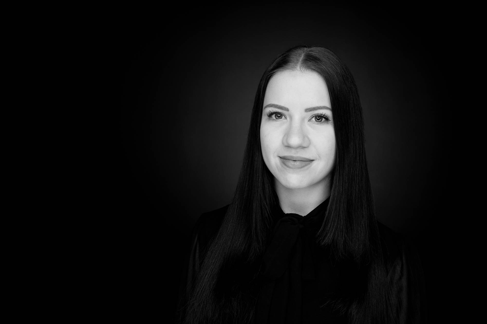 Export x3 Headshot  06258 Dez 01 2019 Bearbeitet Headshots 2019  Miro Nicole Nadine